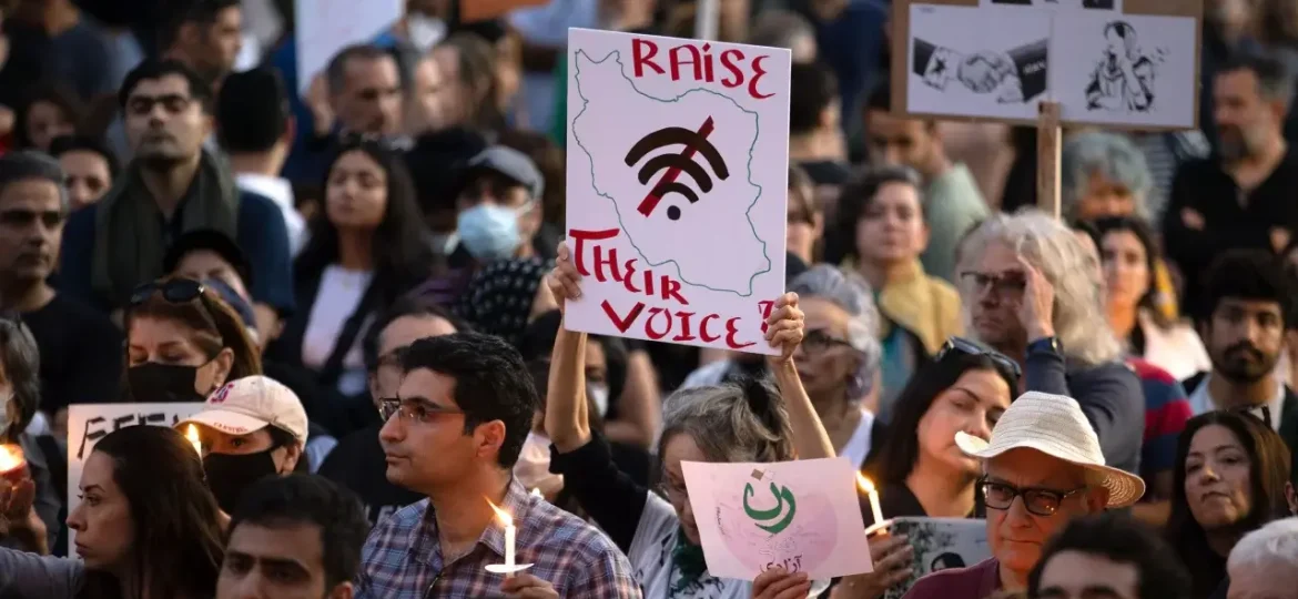 Iranian Americans are demonstrating (Demo)